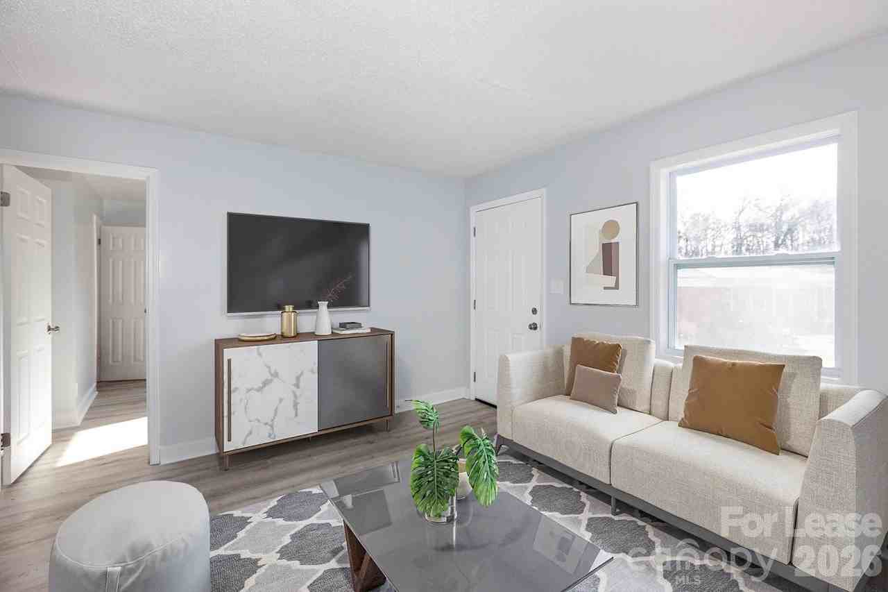 4517 Helena St - Photo 6 of 7
