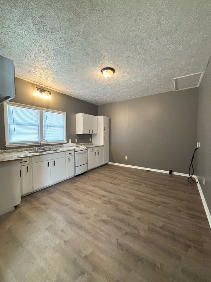3518 Bullard St #B - Photo 4 of 7