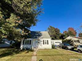 featured image of 11 Sycamore Rd
