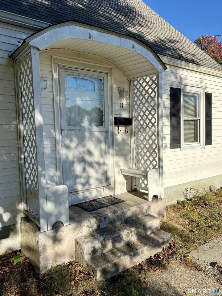11 Sycamore Rd - Photo 2 of 32