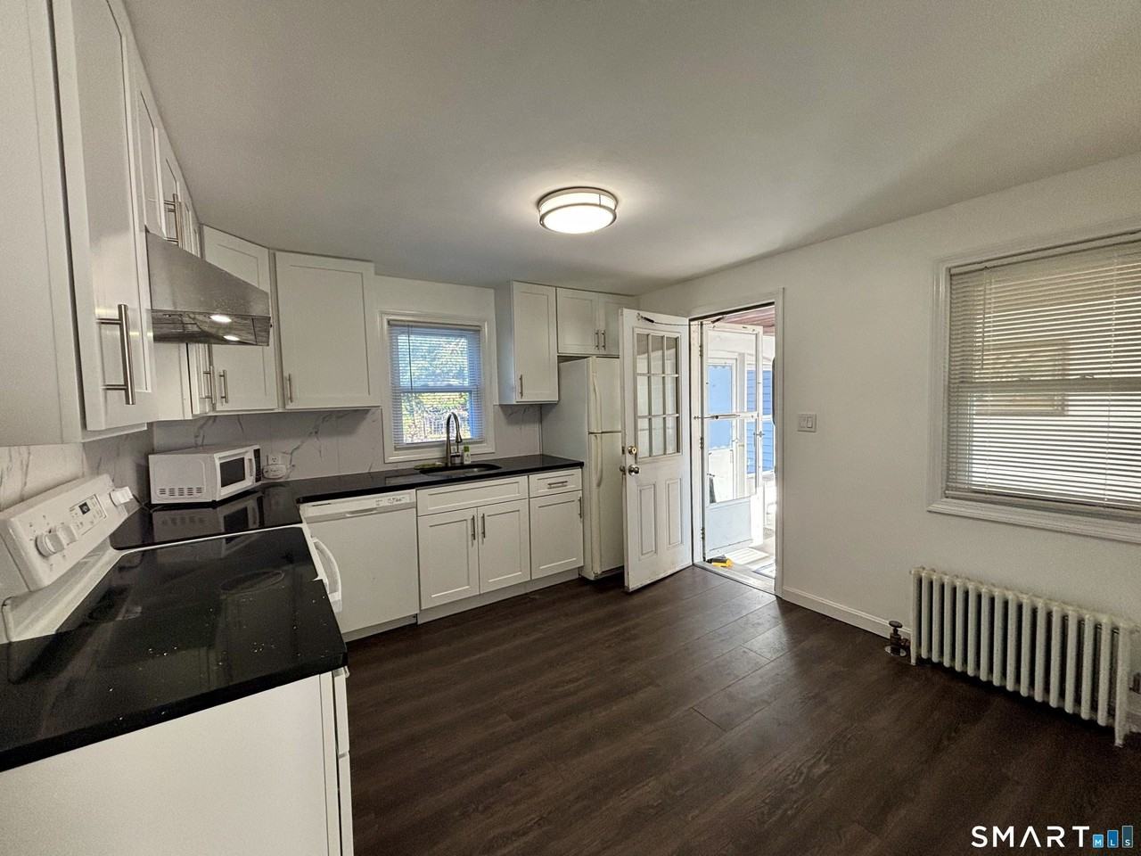 11 Sycamore Rd - Photo 4 of 32