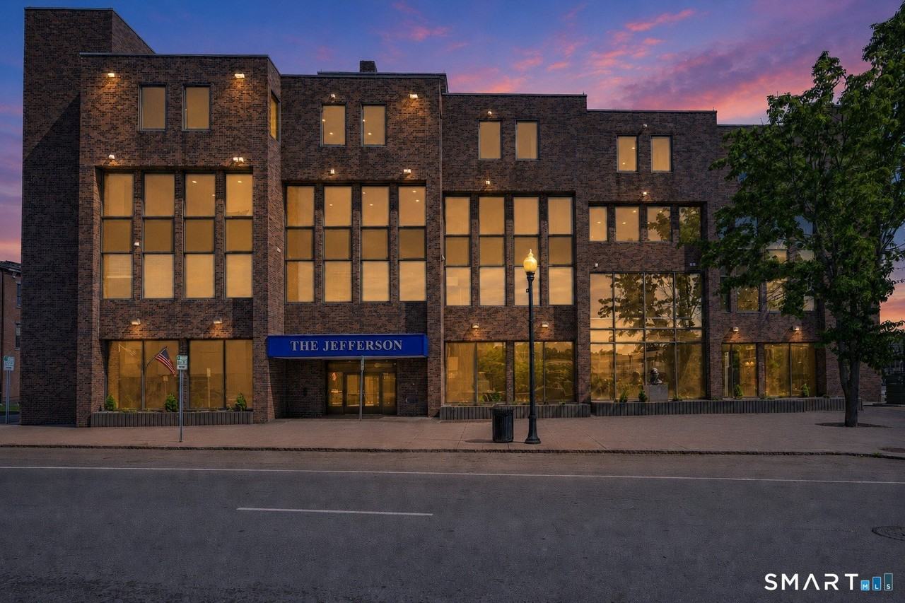 1 W Main St #4B