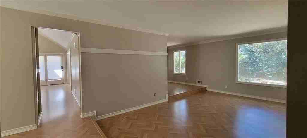 5218 Meadowcreek Dr - Photo 3 of 24