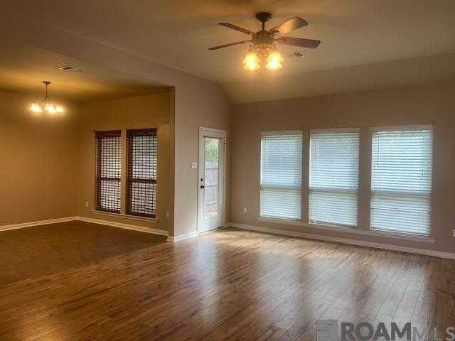 17104 Richmond Dr - Photo 4 of 23