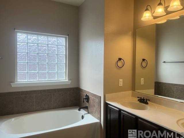 17104 Richmond Dr - Photo 7 of 23