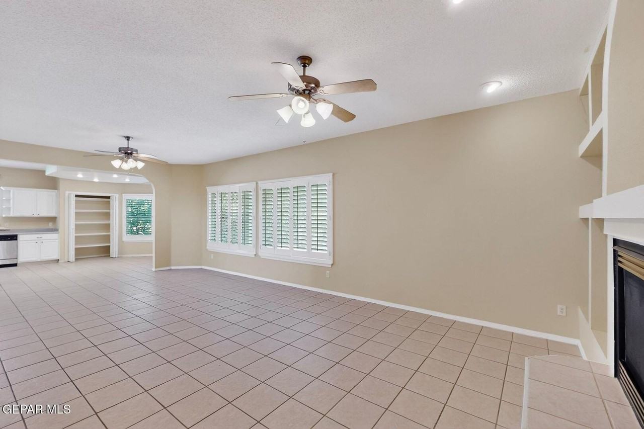 6017 Ojo De Agua Dr - Photo 4 of 28