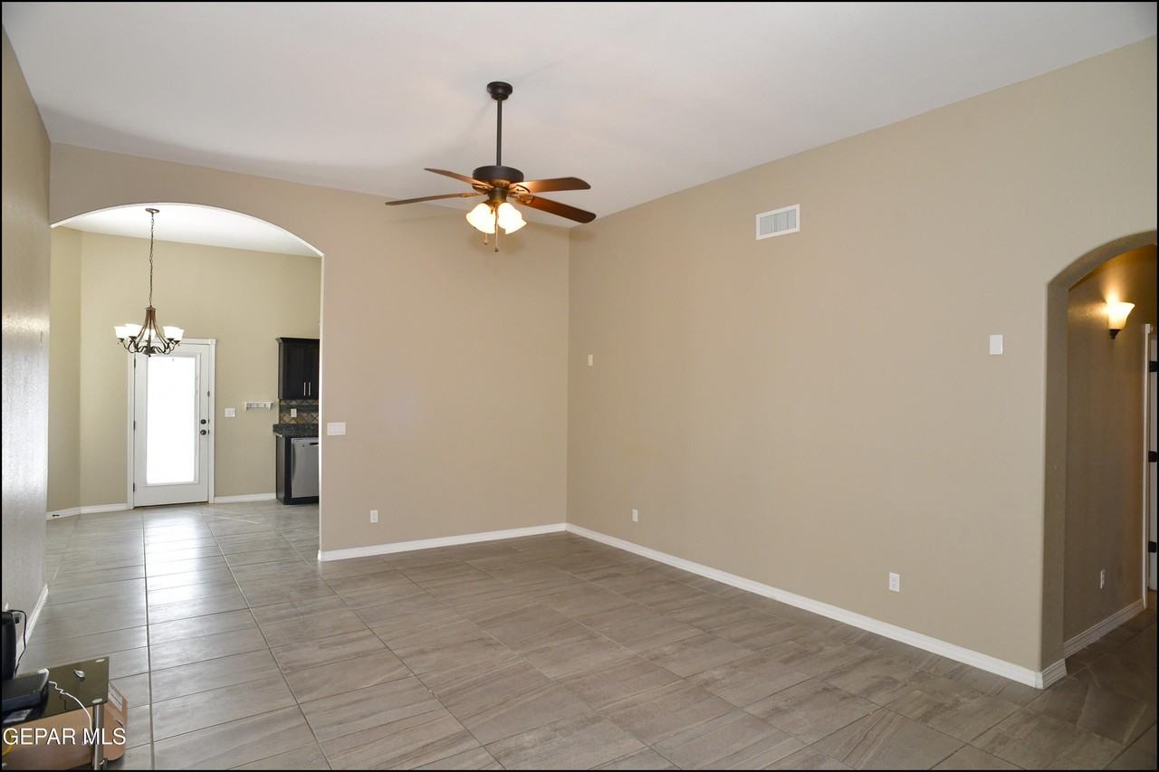 14836 Ted Banks Ave - Photo 5 of 40