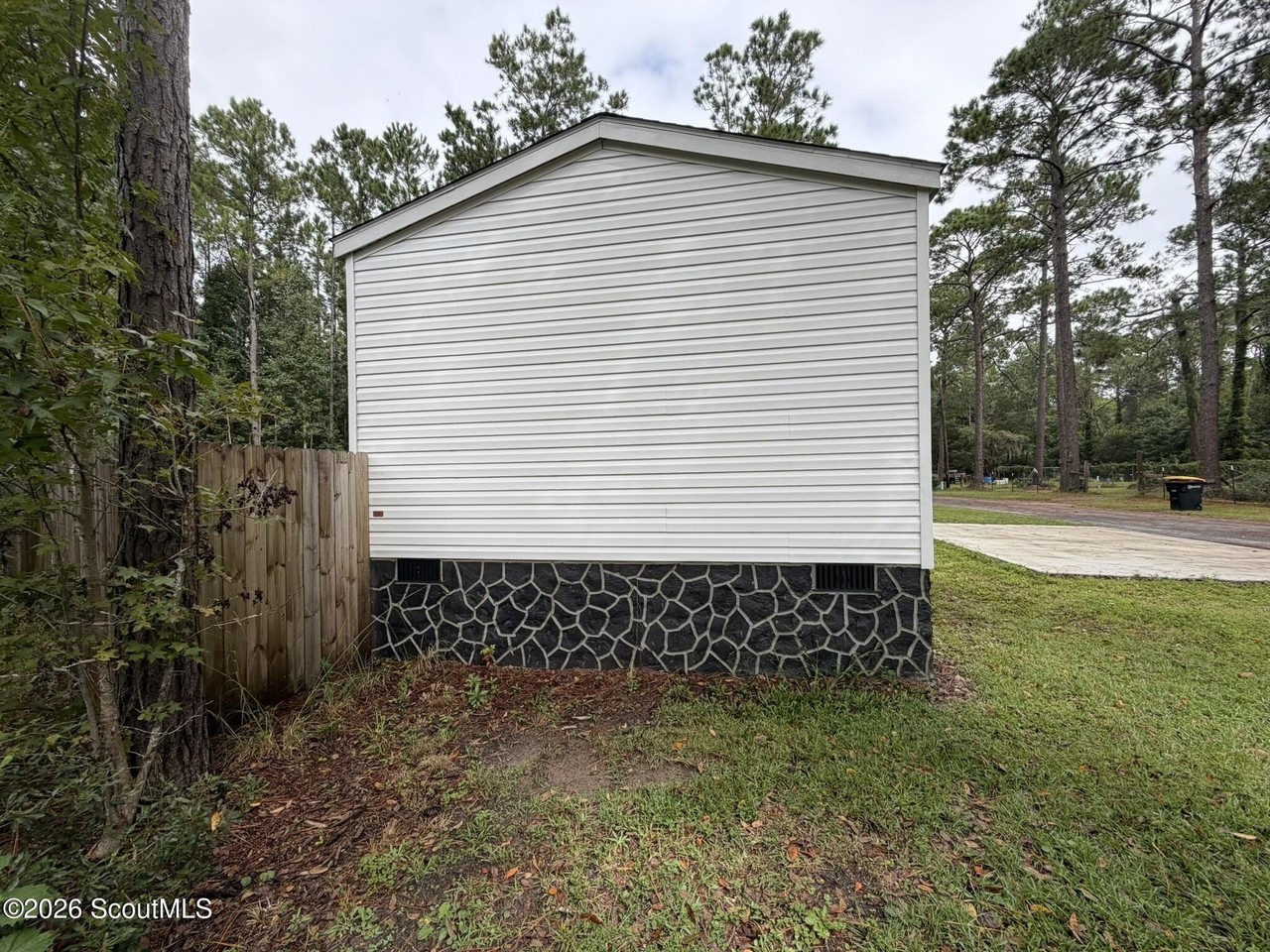 1021 Taylor Dr Se - Photo 4 of 11
