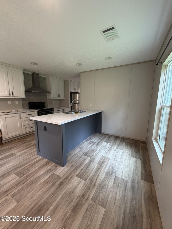 1021 Taylor Dr Se - Photo 6 of 11