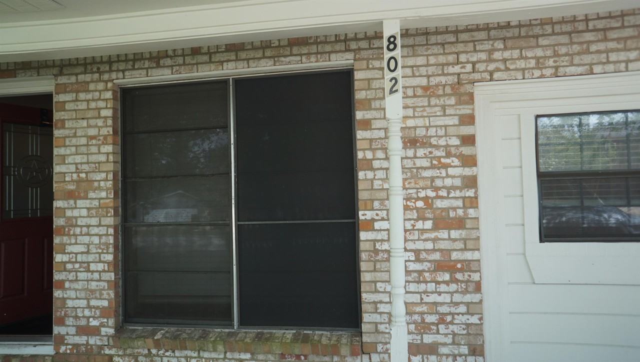 802 Thomas St #1 - Photo 3 of 15