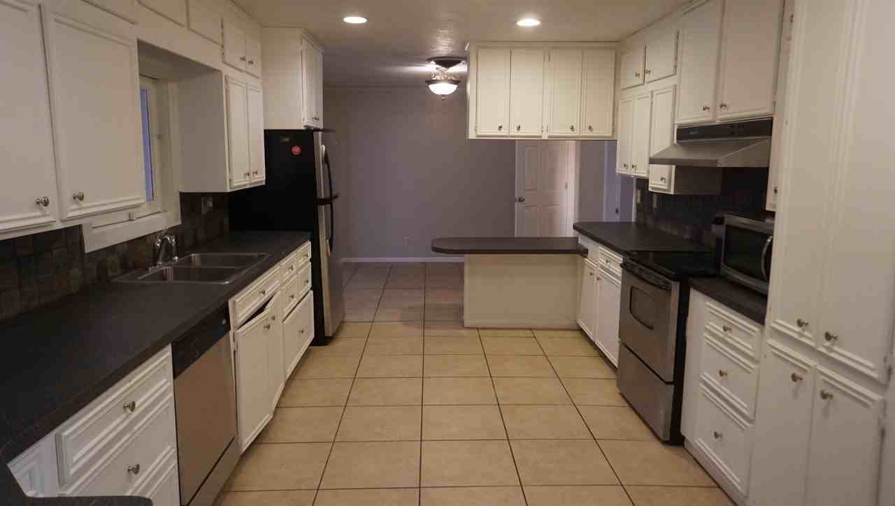 802 Thomas St #1 - Photo 5 of 15