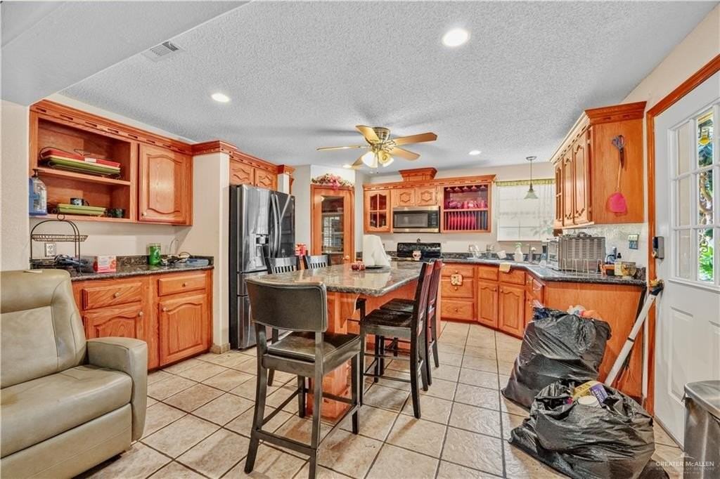 302 Rose Marie St - Photo 4 of 15