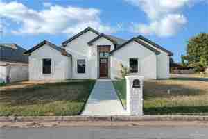featured image of 4000 W Hackberry Ave
