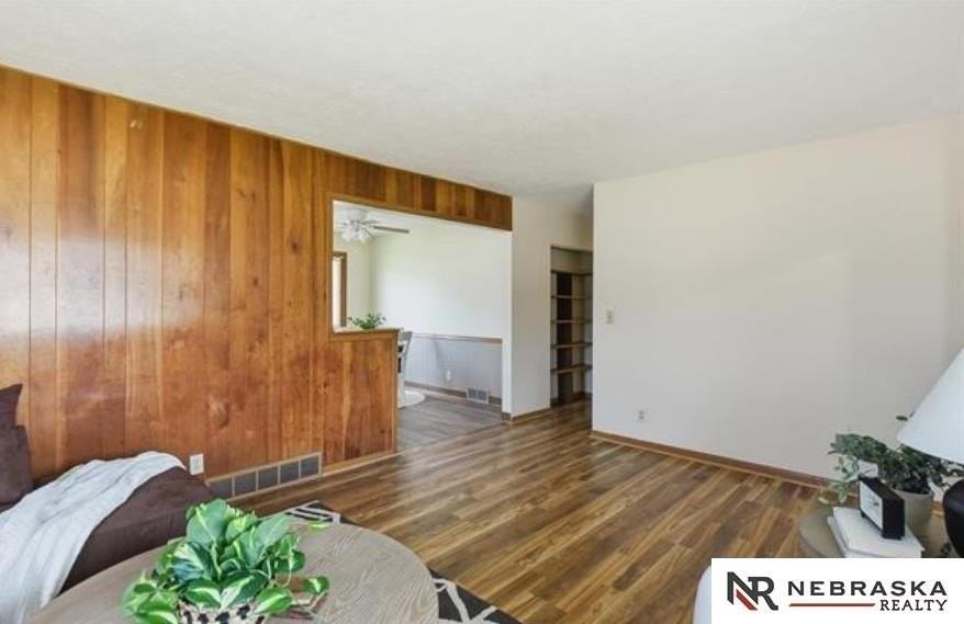 5621 Charles St - Photo 4 of 16