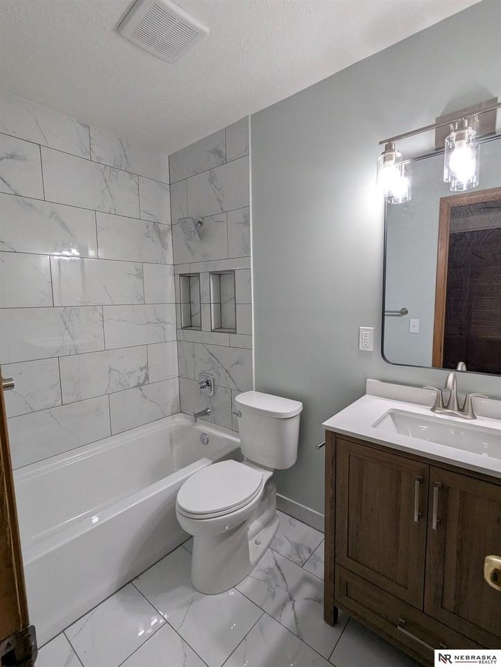 5621 Charles St - Photo 7 of 16