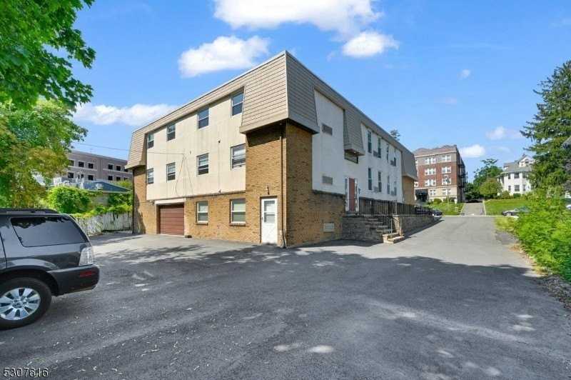 15 Forest St #8 - Photo 4 of 31