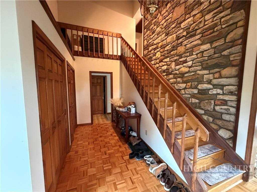 234 Cezanne Dr - Photo 3 of 16