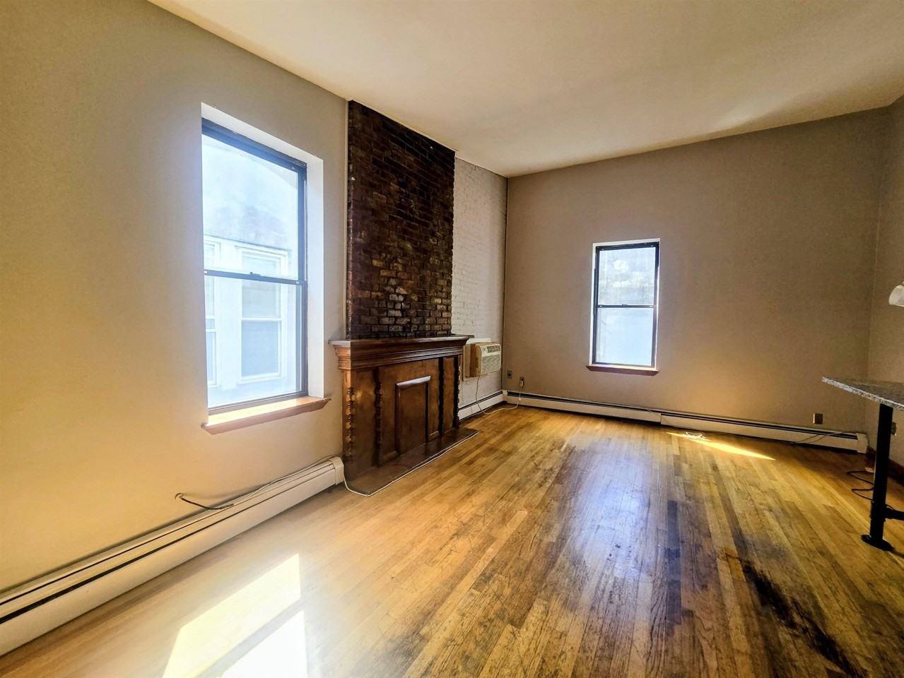 1093 Summit Ave #10 - Photo 2 of 10