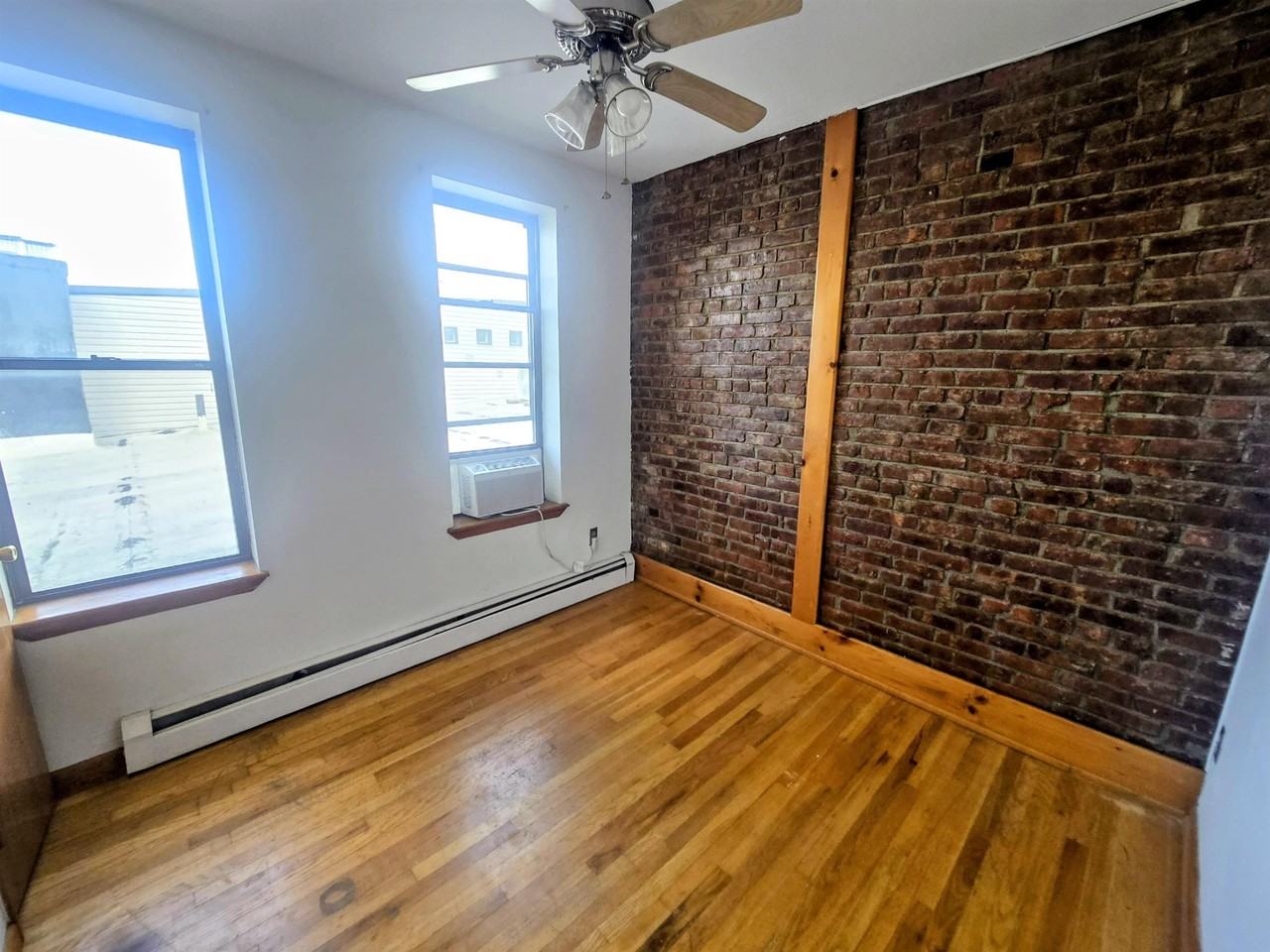 1093 Summit Ave #10 - Photo 4 of 10