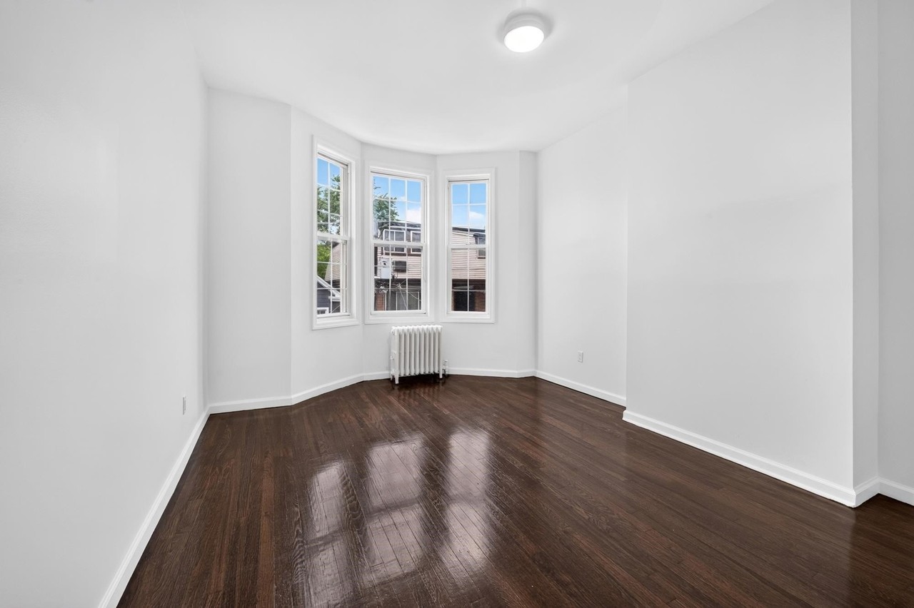 210 36th St #1L - Photo 2 of 14