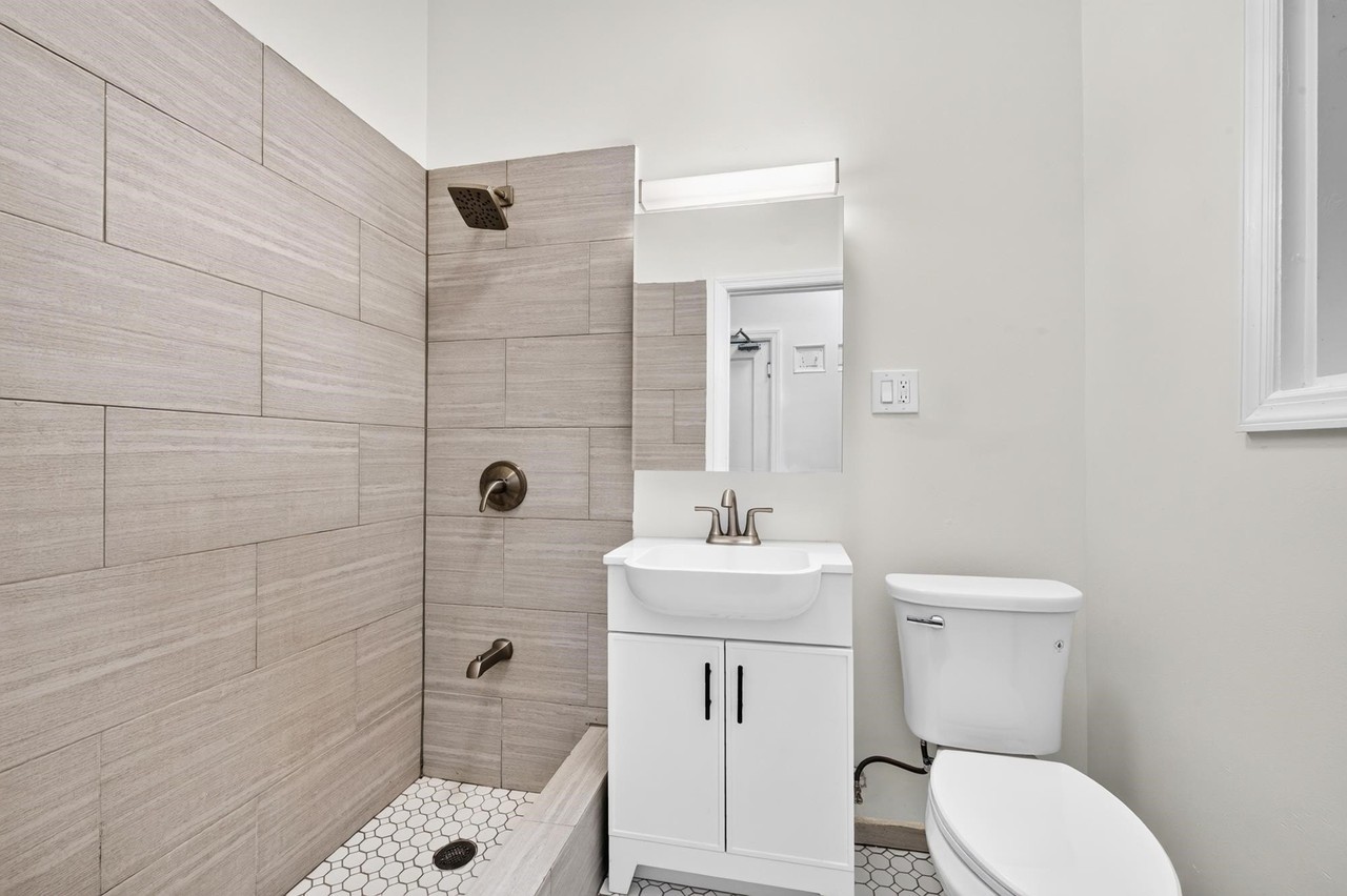 210 36th St #1L - Photo 4 of 14
