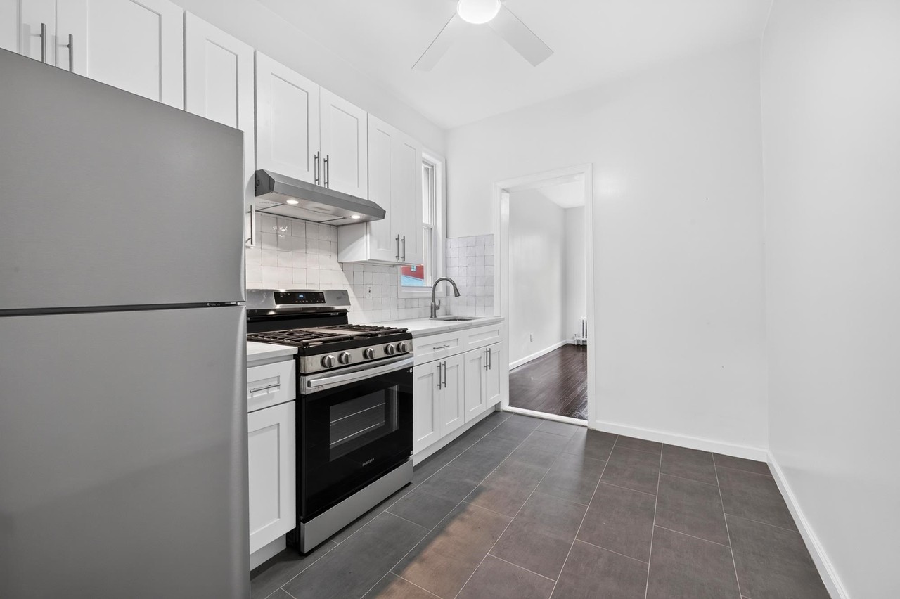 210 36th St #1L - Photo 7 of 14