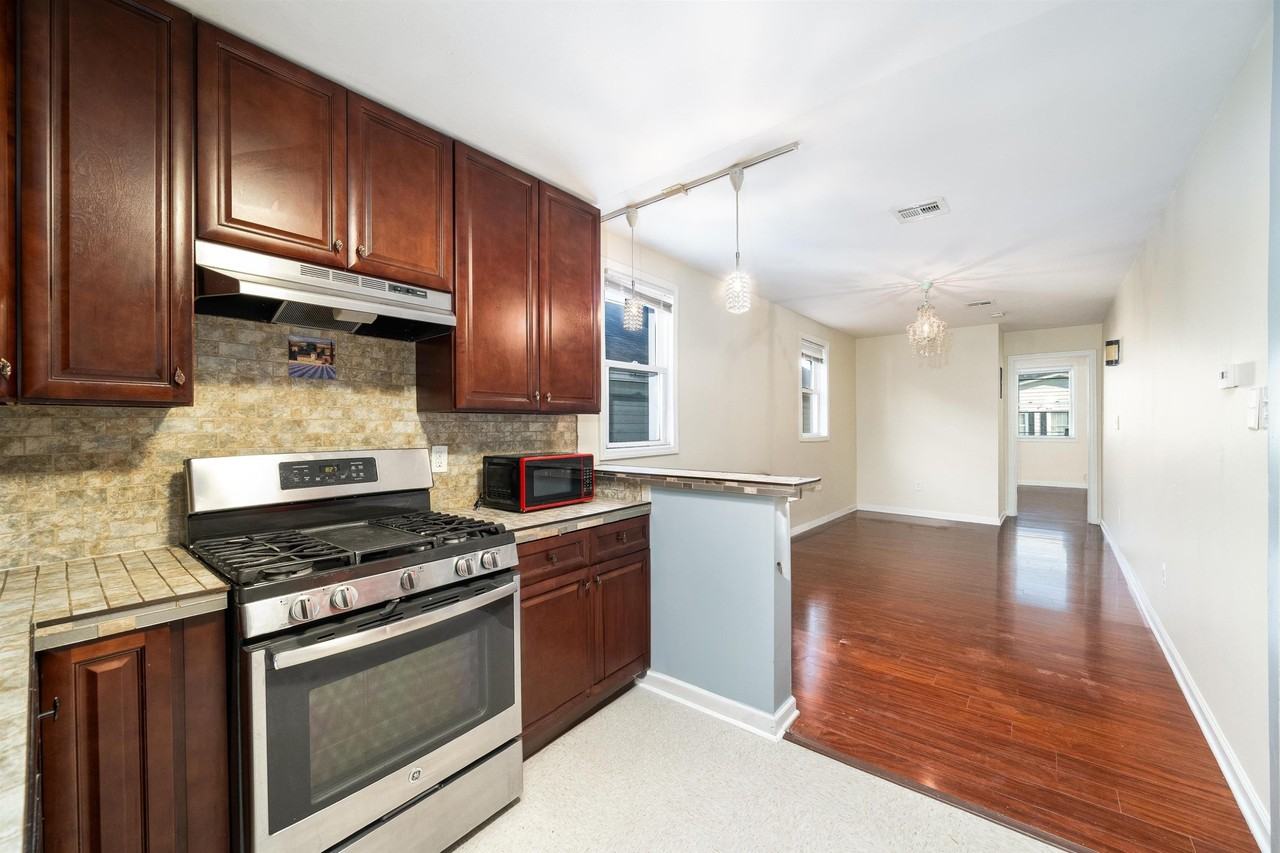 10 W 21st St #2L - Photo 3 of 12