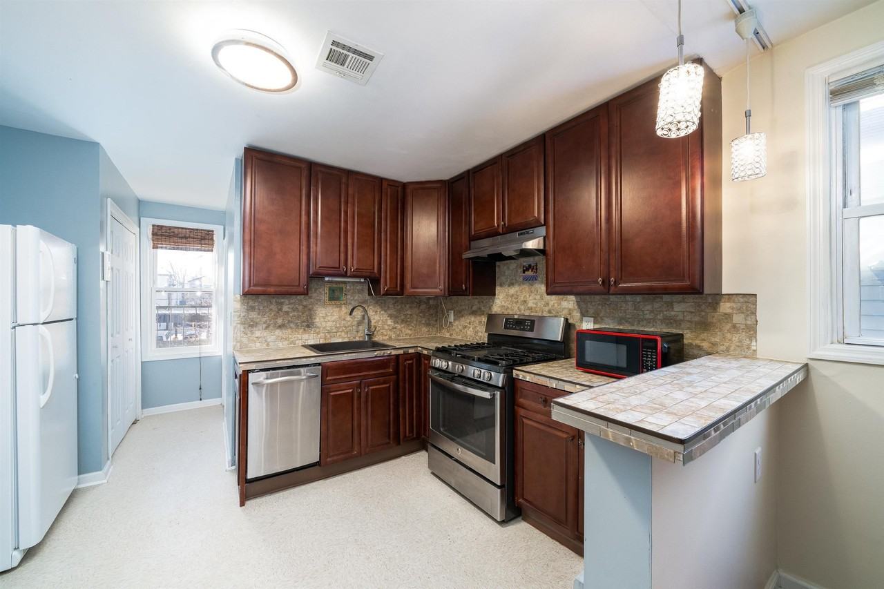 10 W 21st St #2L - Photo 4 of 12
