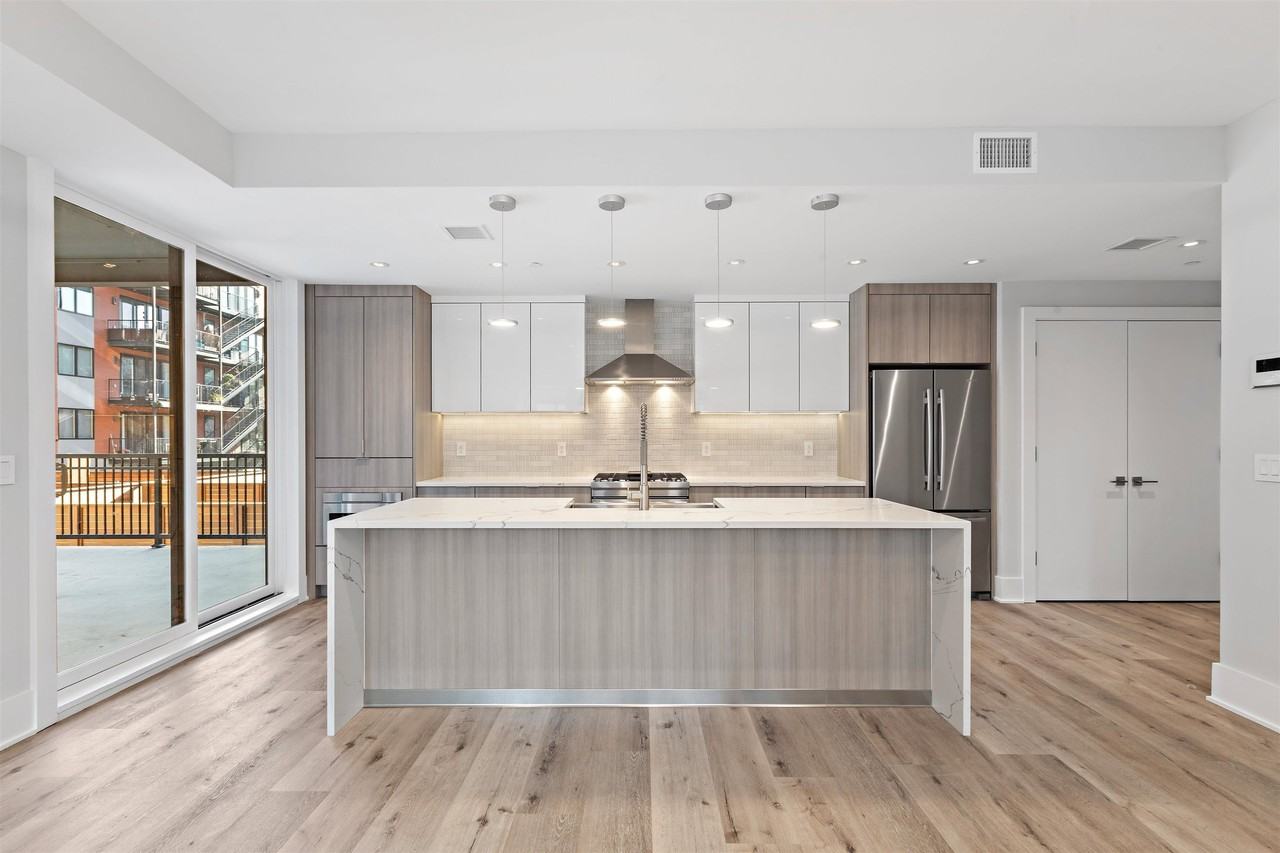 727 Adams St #202 - Photo 3 of 19