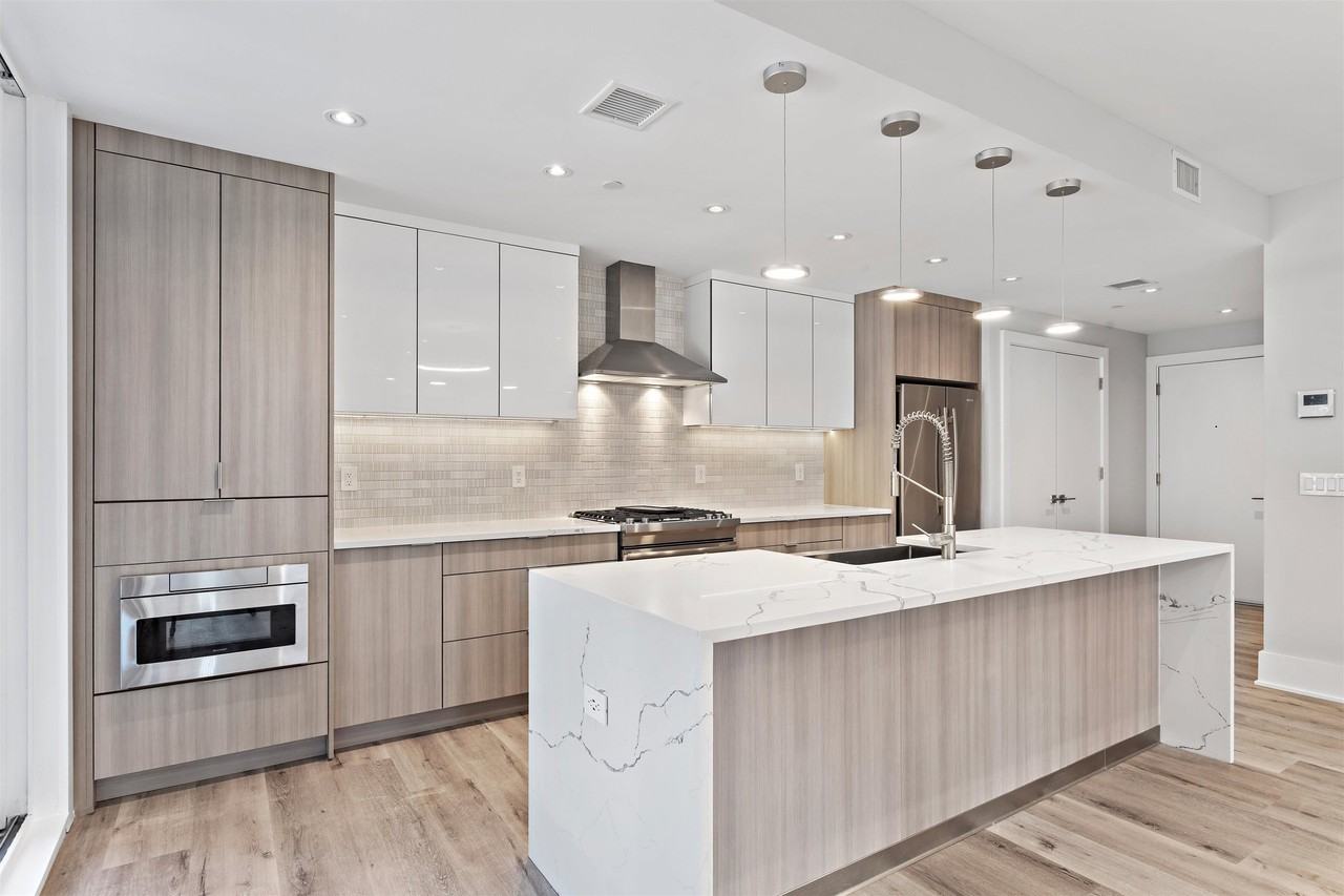 727 Adams St #202 - Photo 4 of 19