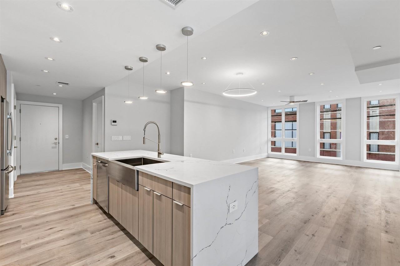 727 Adams St #202 - Photo 5 of 19