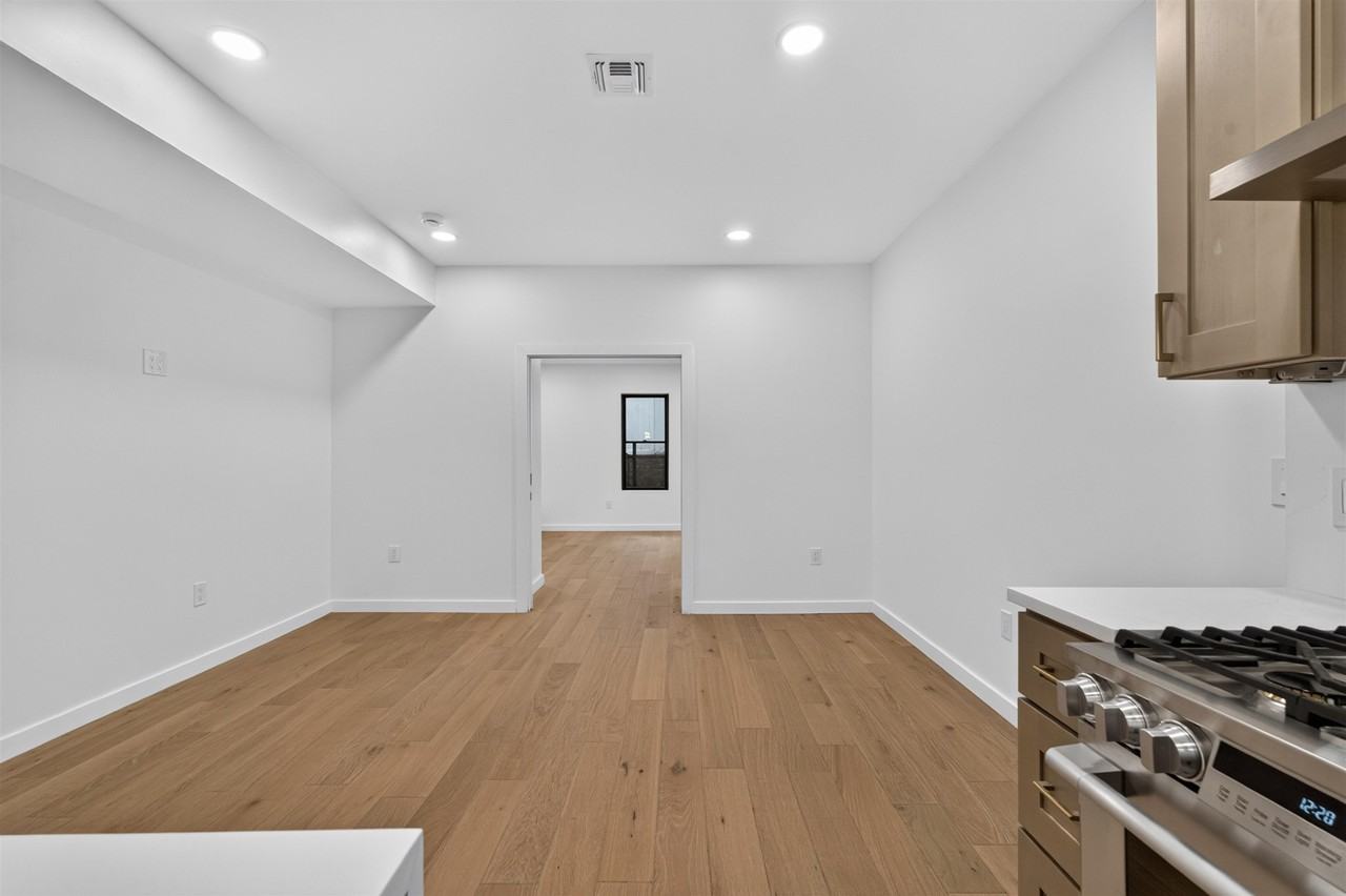 188 Webster Ave #1 - Photo 4 of 16