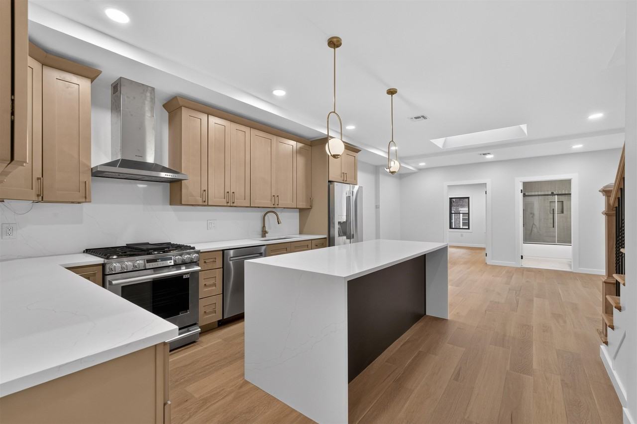 188 Webster Ave #2 - Photo 2 of 24