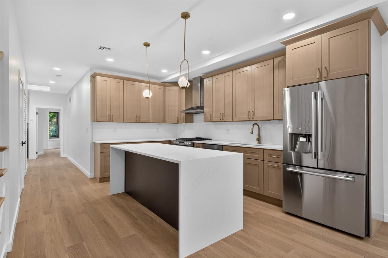 188 Webster Ave #2 - Photo 3 of 24