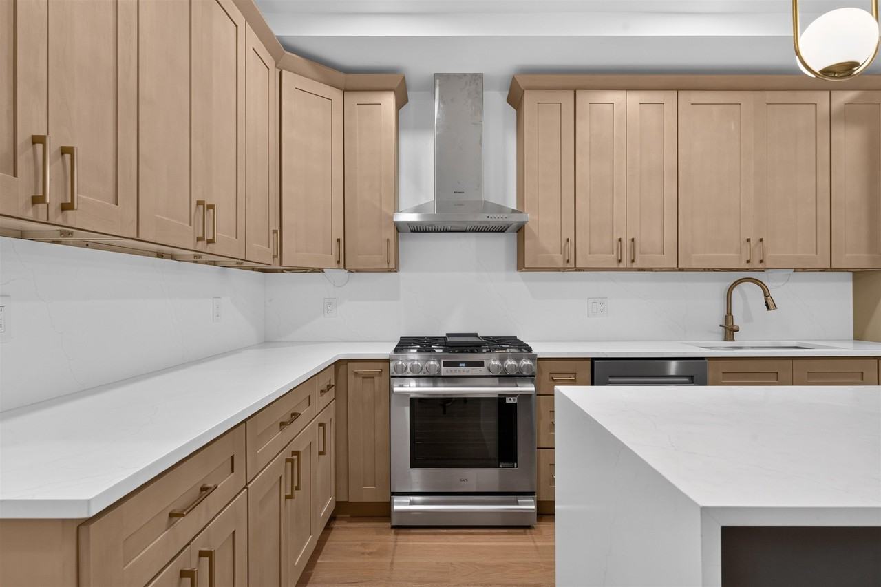 188 Webster Ave #2 - Photo 4 of 24