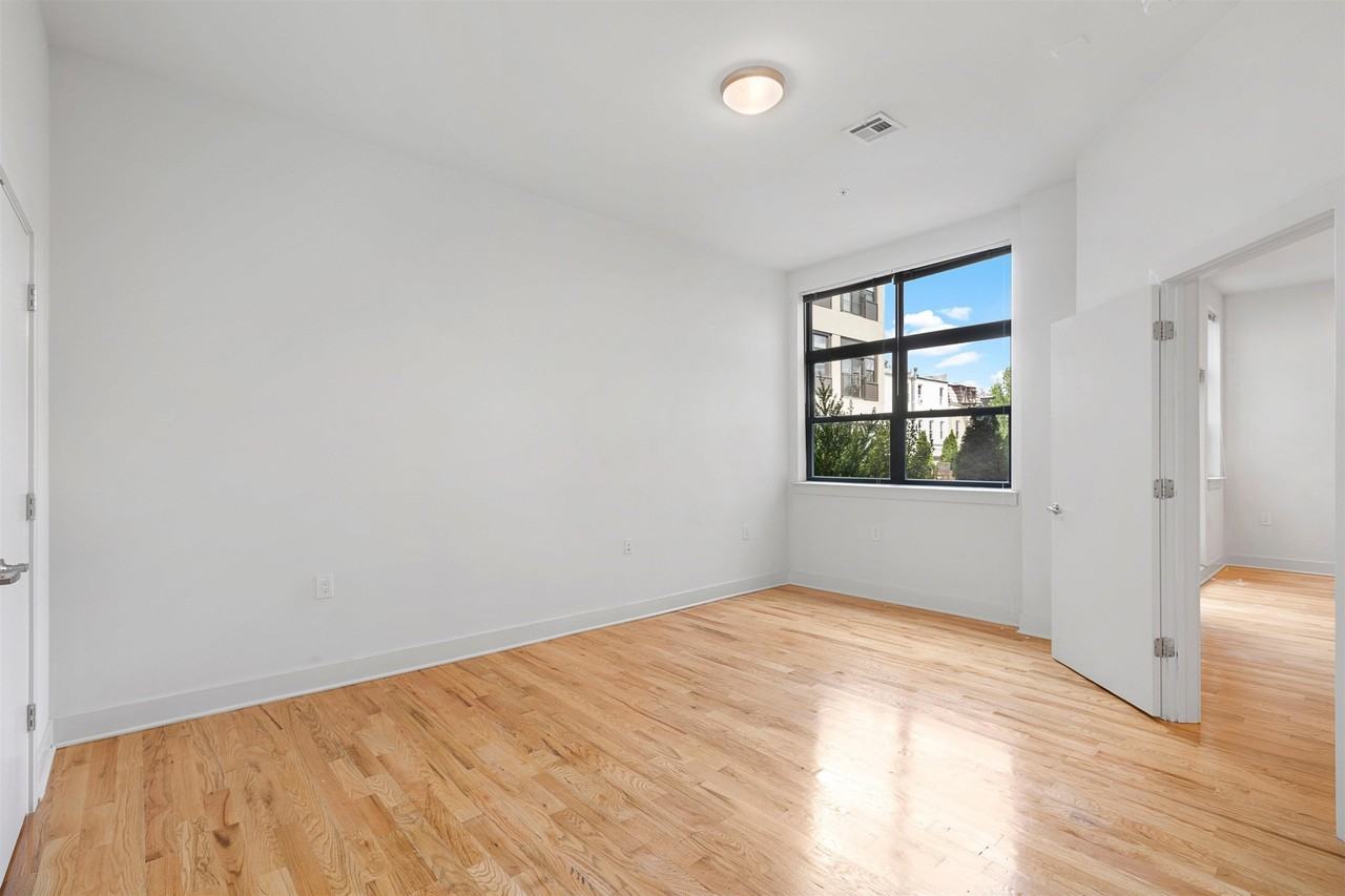 136 Oakland Ave #6L - Photo 7 of 9