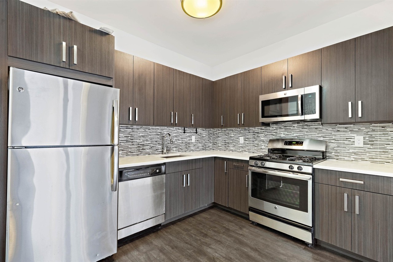 510 45th St #201 - Photo 2 of 13