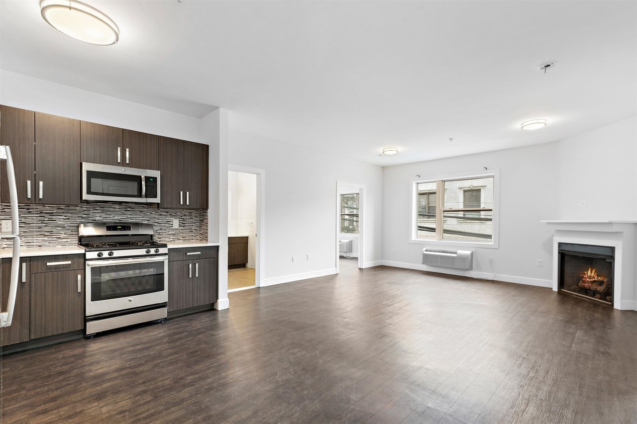 510 45th St #201 - Photo 3 of 13