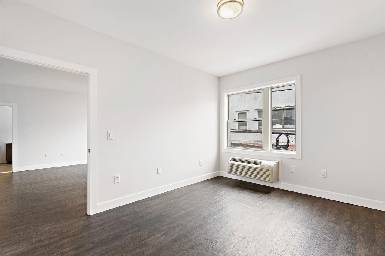 510 45th St #201 - Photo 7 of 13
