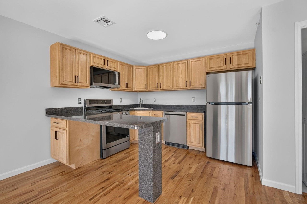 338 3rd St #3 - Photo 5 of 28