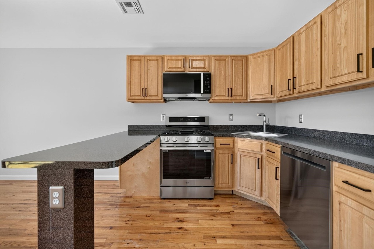 338 3rd St #3 - Photo 7 of 28