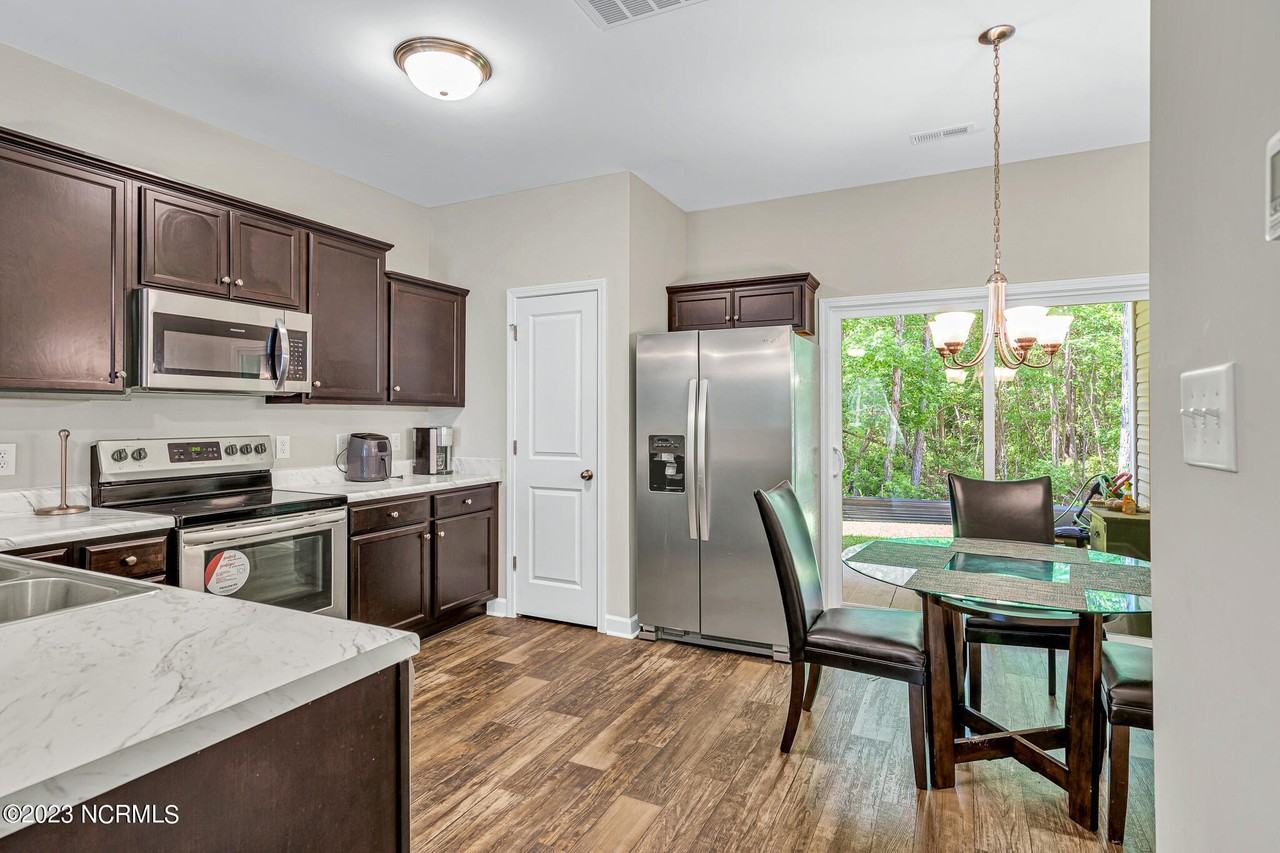 14 Jaydn Drive W - Photo 5 of 22