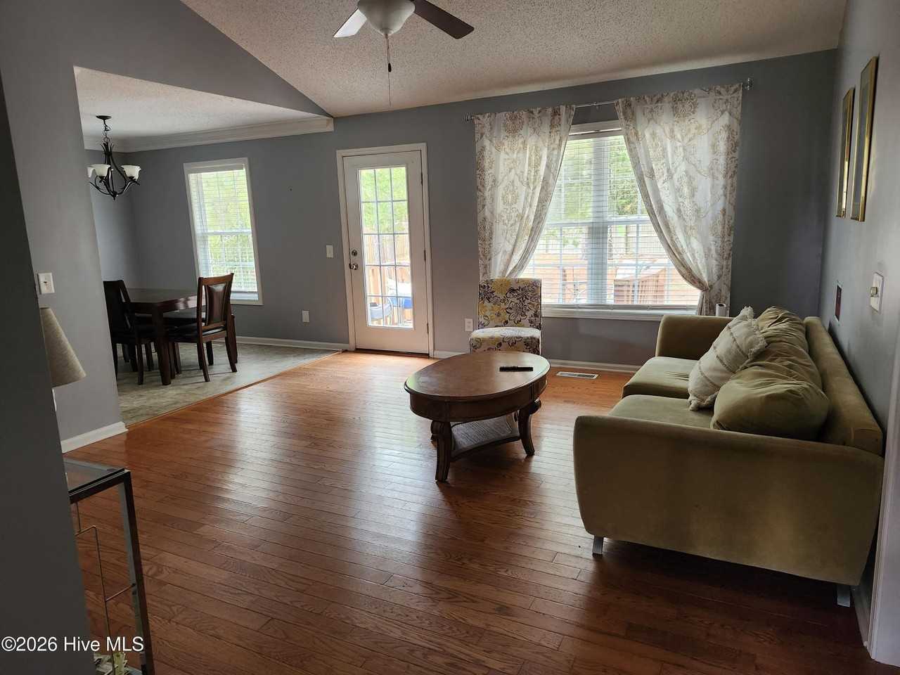 350 Woodgreen Dr - Photo 2 of 21