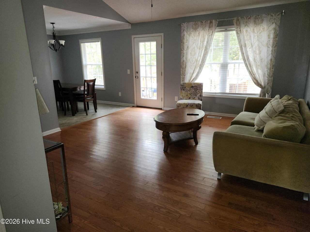 350 Woodgreen Dr - Photo 3 of 21