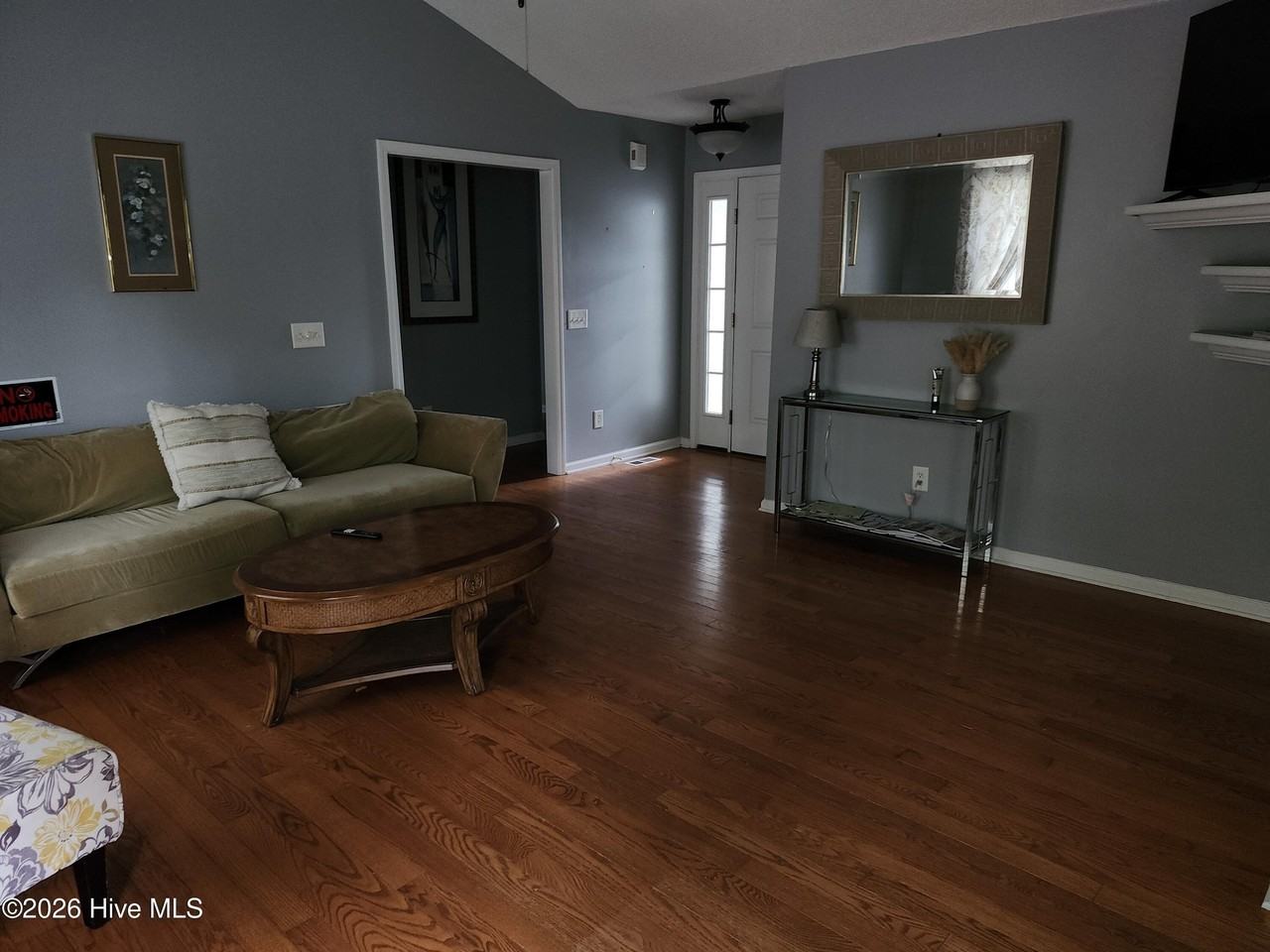 350 Woodgreen Dr - Photo 4 of 21