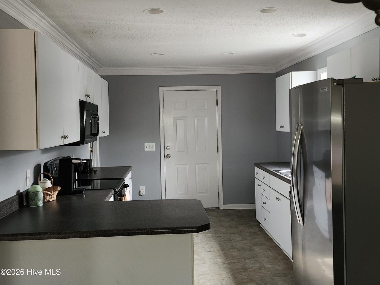 350 Woodgreen Dr - Photo 5 of 21