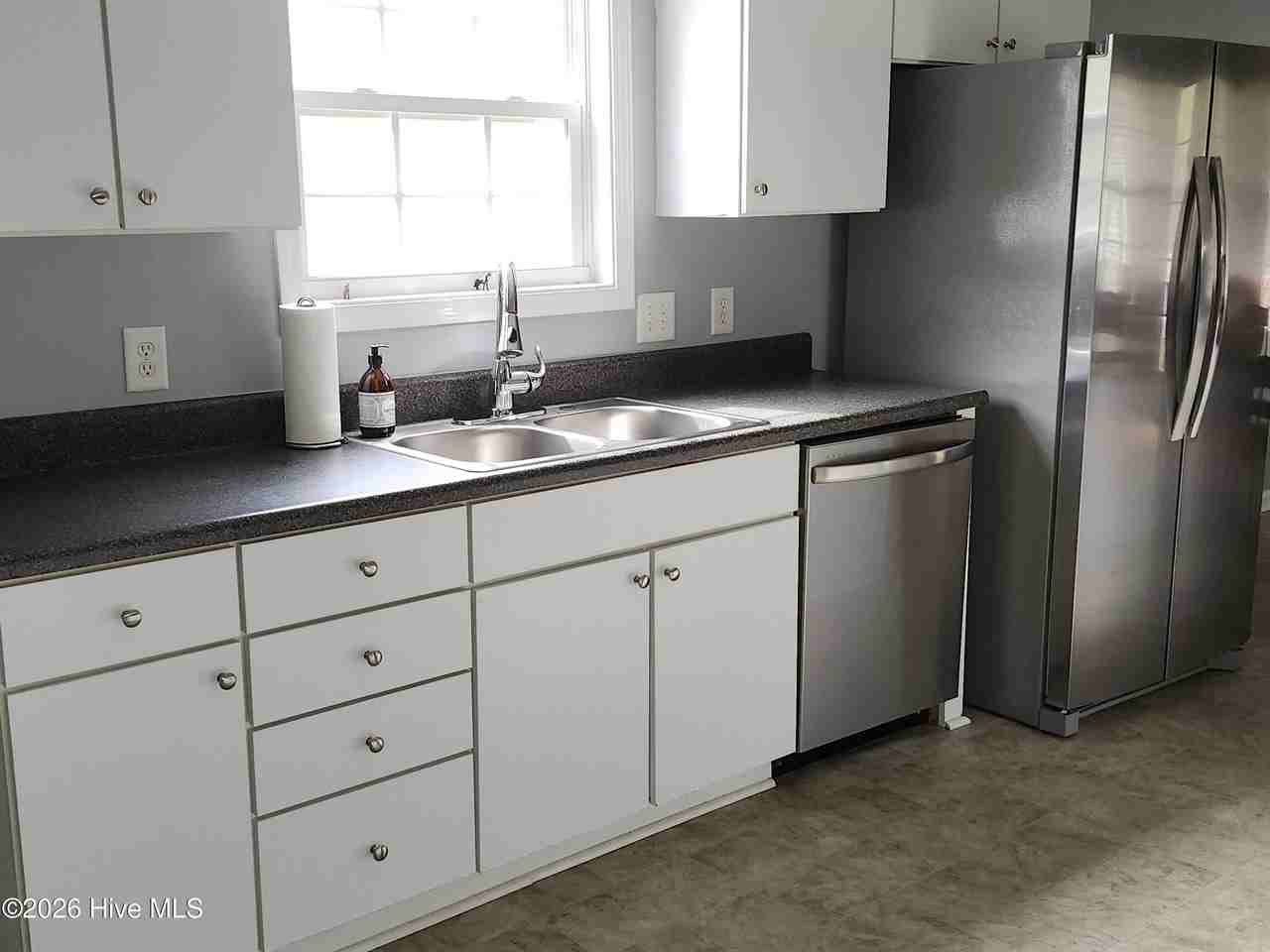 350 Woodgreen Dr - Photo 6 of 21