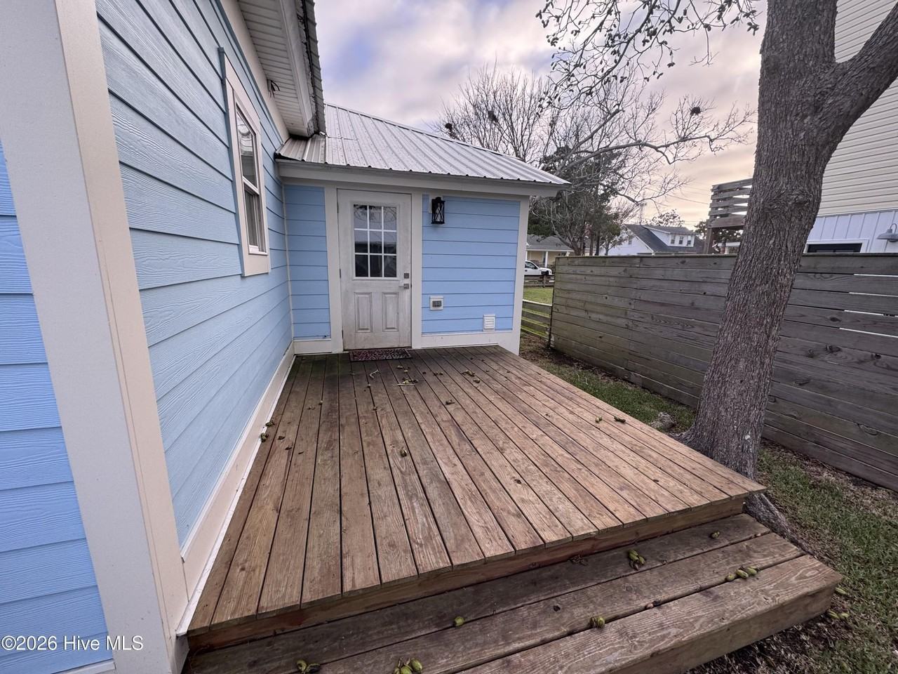 700 Fisher St - Photo 2 of 12