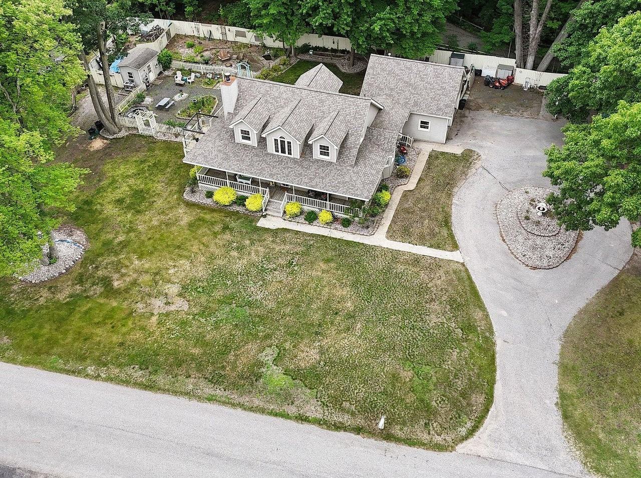 1579 Marilyn Dr #1 - Photo 6 of 43