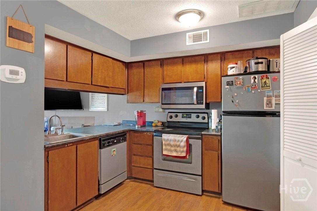 102 W Magnolia Ave #A - Photo 7 of 27
